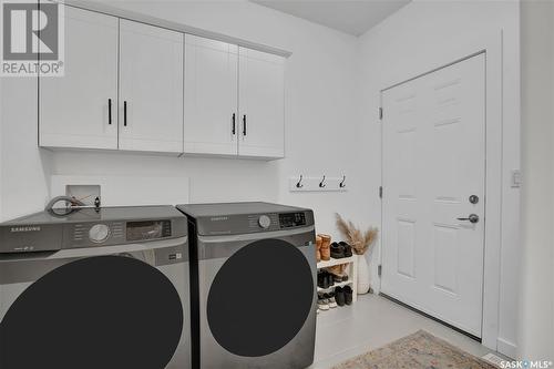 812 Rock Hill Lane, Martensville, SK - Indoor Photo Showing Laundry Room