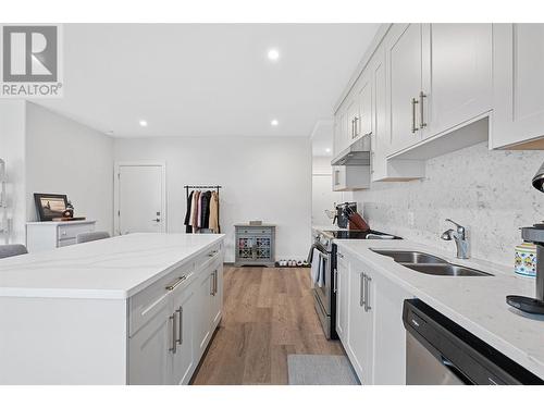 1287 Jack Smith Road, Kelowna, BC - Indoor Photo Showing Kitchen With Double Sink With Upgraded Kitchen