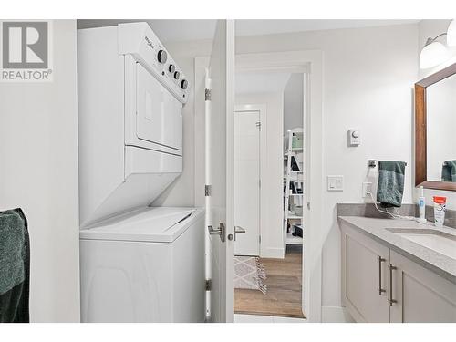 1287 Jack Smith Road, Kelowna, BC - Indoor Photo Showing Laundry Room