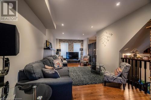 Living room with light wood-type flooring - 1480 Britannia Road W Unit# 143, Mississauga, ON - Indoor Photo Showing Living Room