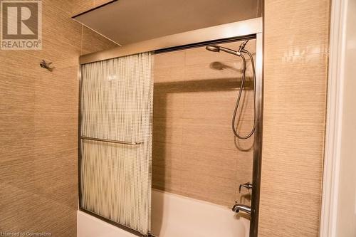 Bathroom featuring shower / tub combo with curtain - 1480 Britannia Road W Unit# 143, Mississauga, ON - Indoor Photo Showing Bathroom