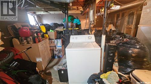 124 6Th Avenue Ne, Swift Current, SK - Indoor Photo Showing Laundry Room