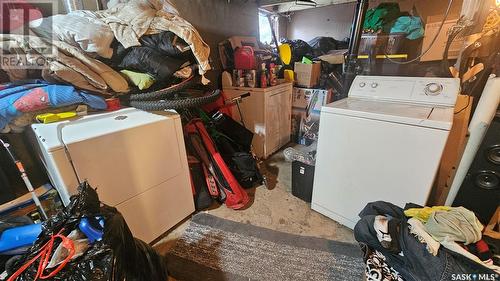 124 6Th Avenue Ne, Swift Current, SK - Indoor Photo Showing Laundry Room