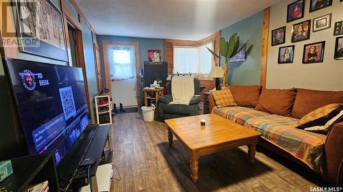 124 6Th Avenue Ne, Swift Current, SK - Indoor Photo Showing Living Room