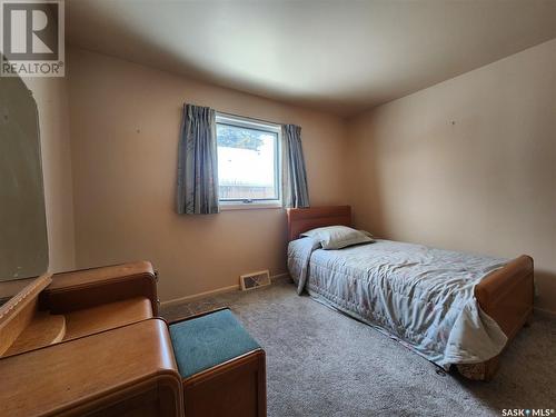 210 3Rd Avenue E, Melville, SK - Indoor Photo Showing Bedroom