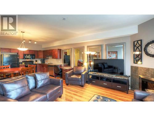 1875 Country Club Drive Unit# 1405, Kelowna, BC - Indoor Photo Showing Living Room