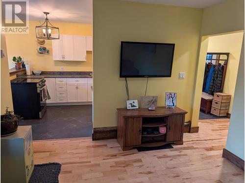 4939 Hwy 6 W, Burton, BC - Indoor Photo Showing Other Room