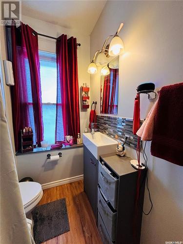 402 Pangman Street, Outlook, SK - Indoor Photo Showing Bathroom