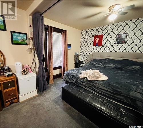 402 Pangman Street, Outlook, SK - Indoor Photo Showing Bedroom