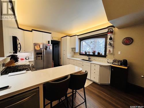 402 Pangman Street, Outlook, SK - Indoor Photo Showing Kitchen