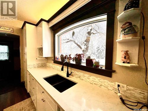 402 Pangman Street, Outlook, SK - Indoor Photo Showing Kitchen With Double Sink