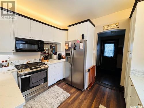 402 Pangman Street, Outlook, SK - Indoor Photo Showing Kitchen