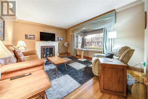 963 Bruce Avenue, Windsor, ON - Indoor Photo Showing Living Room With Fireplace