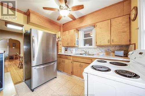 963 Bruce Avenue, Windsor, ON - Indoor Photo Showing Kitchen With Double Sink