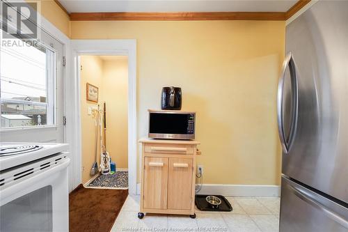 963 Bruce Avenue, Windsor, ON - Indoor Photo Showing Kitchen