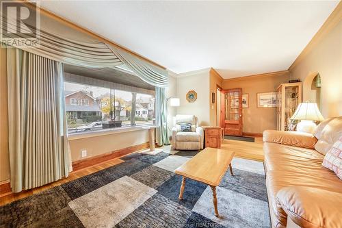 963 Bruce Avenue, Windsor, ON - Indoor Photo Showing Living Room