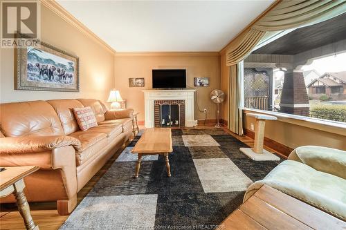 963 Bruce Avenue, Windsor, ON - Indoor Photo Showing Living Room With Fireplace