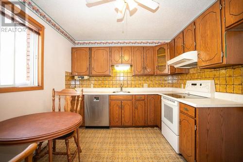 17 Fairmount Dr, Sault Ste. Marie, ON - Indoor Photo Showing Kitchen