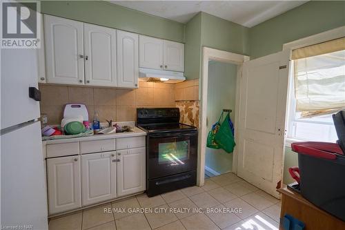 70 Sherwood Avenue, St. Catharines (451 - Downtown), ON - Indoor Photo Showing Kitchen