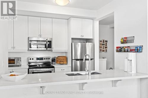 17 - 5000 Connor Drive, Lincoln (982 - Beamsville), ON - Indoor Photo Showing Kitchen With Stainless Steel Kitchen With Double Sink