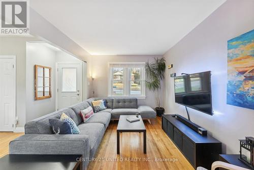 167 Sophia Street, Peterborough (Ashburnham), ON - Indoor Photo Showing Living Room