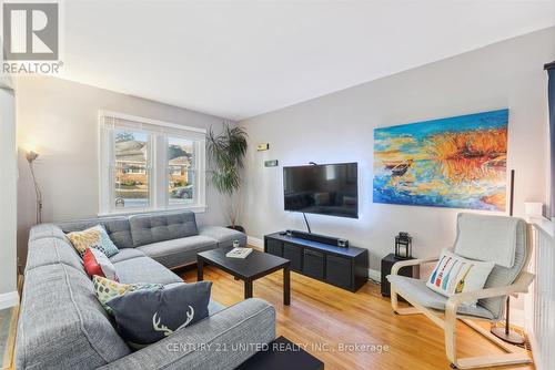 167 Sophia Street, Peterborough (Ashburnham), ON - Indoor Photo Showing Living Room