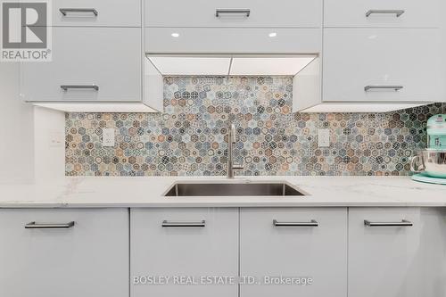 601 - 298 Jarvis Street, Toronto, ON - Indoor Photo Showing Kitchen