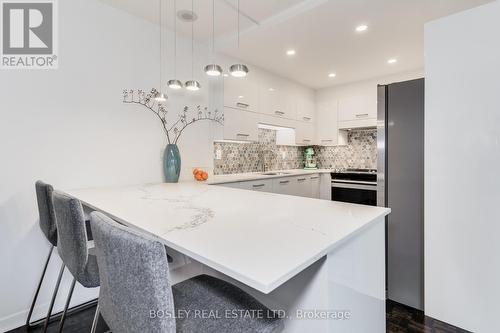 601 - 298 Jarvis Street, Toronto, ON - Indoor Photo Showing Kitchen With Upgraded Kitchen