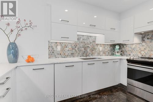 601 - 298 Jarvis Street, Toronto, ON - Indoor Photo Showing Kitchen With Upgraded Kitchen