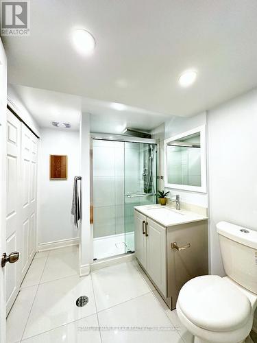 498 Bankside Drive, Kitchener, ON - Indoor Photo Showing Bathroom