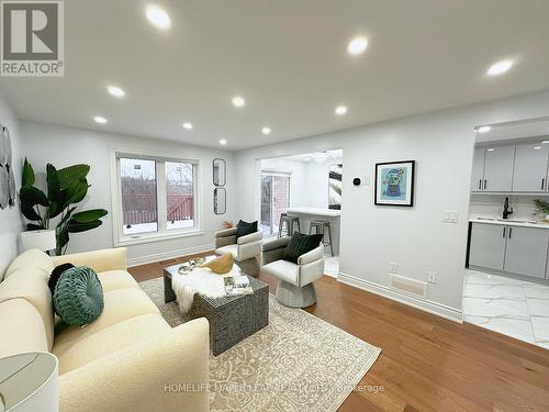 498 Bankside Drive, Kitchener, ON - Indoor Photo Showing Living Room