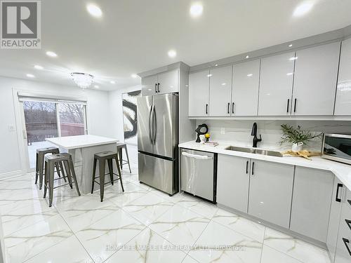 498 Bankside Drive, Kitchener, ON - Indoor Photo Showing Kitchen