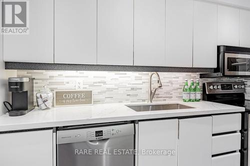 5 Mabley Crescent, Vaughan, ON - Indoor Photo Showing Kitchen