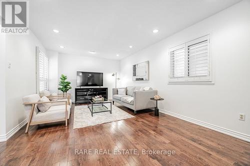 5 Mabley Crescent, Vaughan, ON - Indoor Photo Showing Living Room