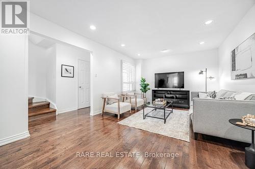 5 Mabley Crescent, Vaughan, ON - Indoor Photo Showing Living Room