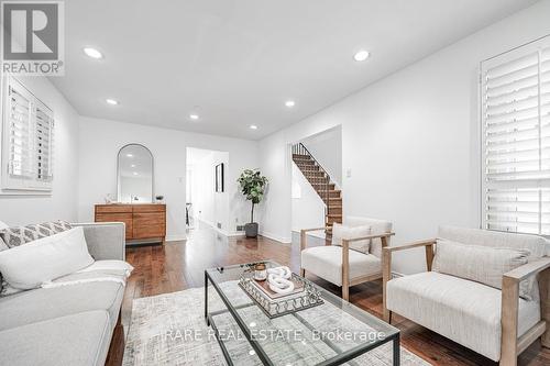 5 Mabley Crescent, Vaughan, ON - Indoor Photo Showing Living Room