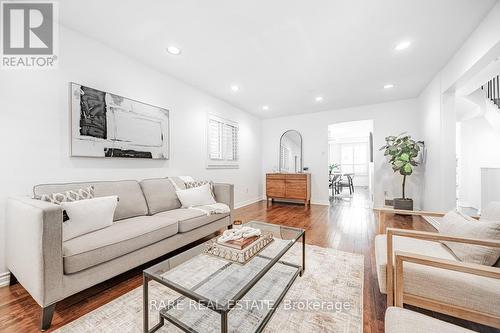 5 Mabley Crescent, Vaughan, ON - Indoor Photo Showing Living Room