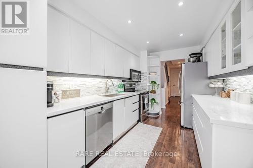 5 Mabley Crescent, Vaughan, ON - Indoor Photo Showing Kitchen