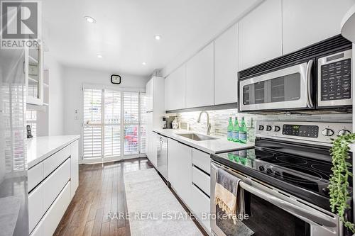 5 Mabley Crescent, Vaughan, ON - Indoor Photo Showing Kitchen With Upgraded Kitchen