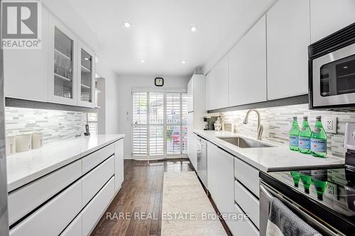 5 Mabley Crescent, Vaughan, ON - Indoor Photo Showing Kitchen With Upgraded Kitchen