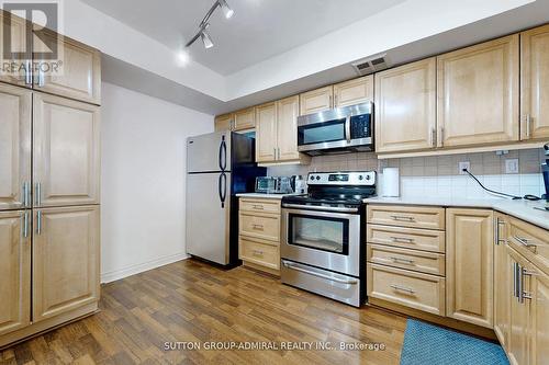 901 - 7460 Bathurst Street W, Vaughan, ON - Indoor Photo Showing Kitchen