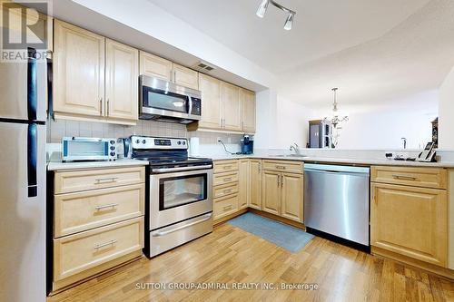 901 - 7460 Bathurst Street W, Vaughan, ON - Indoor Photo Showing Kitchen