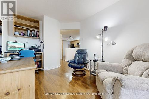 901 - 7460 Bathurst Street W, Vaughan, ON - Indoor