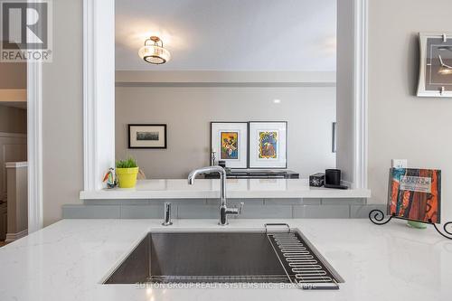 21 - 2086 Ghent Avenue, Burlington, ON - Indoor Photo Showing Kitchen