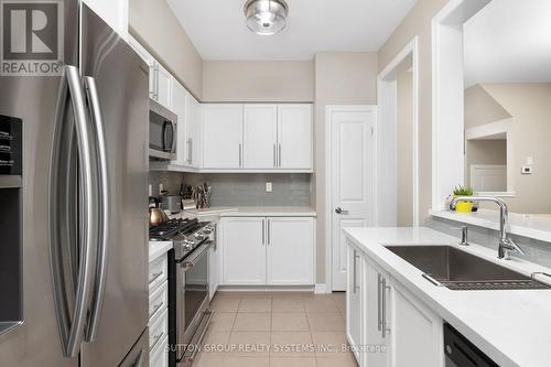 21 - 2086 Ghent Avenue, Burlington, ON - Indoor Photo Showing Kitchen