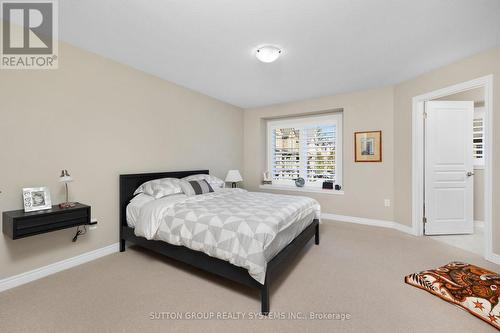 21 - 2086 Ghent Avenue, Burlington, ON - Indoor Photo Showing Bedroom