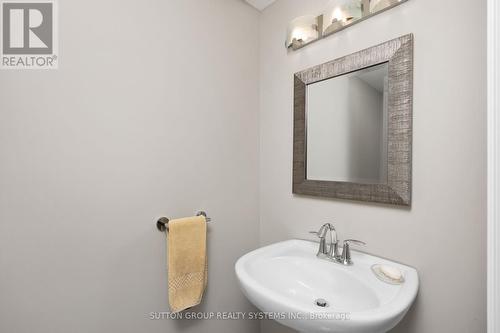 21 - 2086 Ghent Avenue, Burlington, ON - Indoor Photo Showing Bathroom