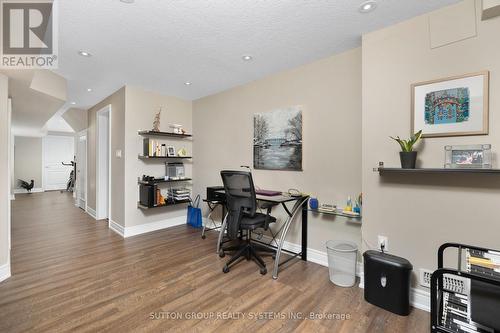 21 - 2086 Ghent Avenue, Burlington, ON - Indoor