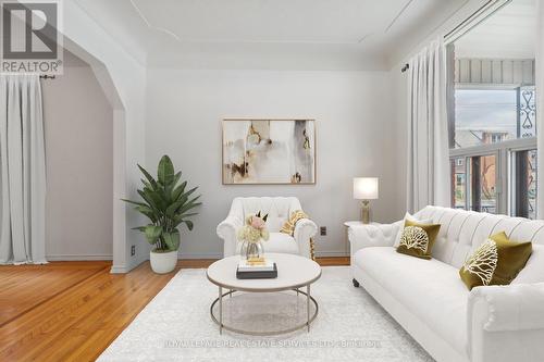 83 Barnesdale Avenue N, Hamilton, ON - Indoor Photo Showing Living Room