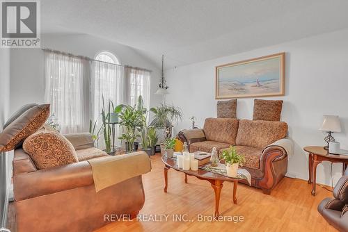 1 Farmstead Crescent, Barrie, ON - Indoor Photo Showing Living Room